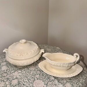Elegant Wedgewood Embossed Queensware Cream Ceramic Serving Set-Tureen & Gravy
